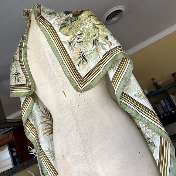 VTG 50s 60s Large 100% Silk Retro Muted Toned Floral Scarf Cream Sage Green 33” - Picture 8 of 11